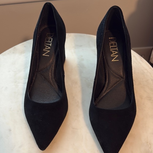 Elegant Black Heels by Deltan - Picture 2 of 9